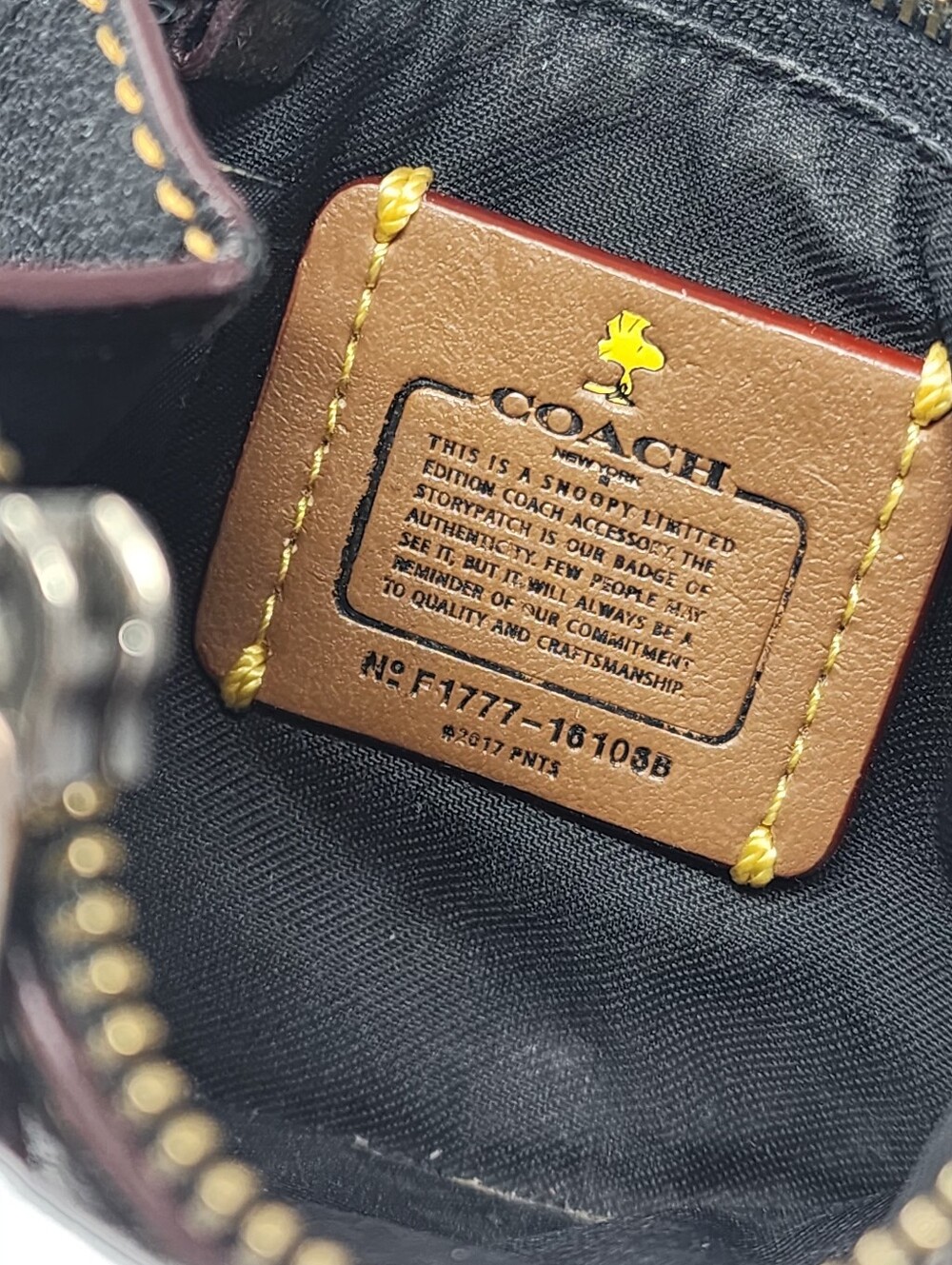 Coach & Snoopy Limited Edition Card Case. - Picture 4 of 10